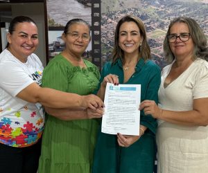 Veículo de vários lugares será entregue ao CAPS após atuação de vereadora Lourdes