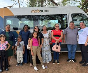 Vereadora Lourdes garante transporte para famílias de dependentes em tratamento