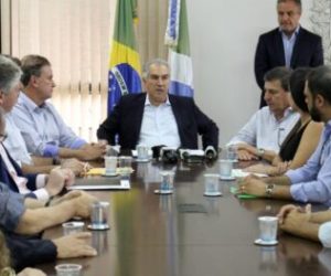 Com economia forte, Reinaldo Azambuja deixa governo com os três salários de fim de ano pagos antes do Natal