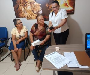 A vereadora Lourdes da Silva reforçou, em ofício e também na tribuna da Câmara Municipal, o pedido para que uma equipe multidisciplinar de saúde seja enviada ao Assentamento Portal do Pantanal. A solicitação ganhou ainda mais força após a visita ao gabinete da vereadora feita pela presidente do Assentamento Santo Antônio, Marilza Aparecida Lima Ferreira, acompanhada da moradora Luciana, que relataram as dificuldades enfrentadas pelas famílias da região.